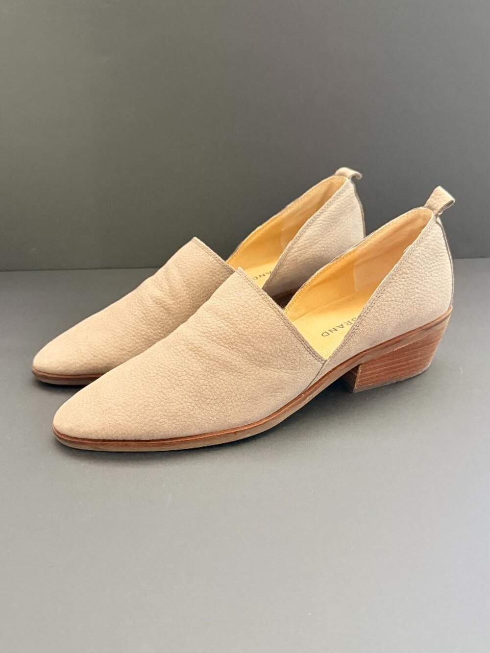 Lucky Brand Womens Morriah Shoes 8.5M Gray Khaki Leather 2 Inch Heel Slip On - Picture 2 of 8